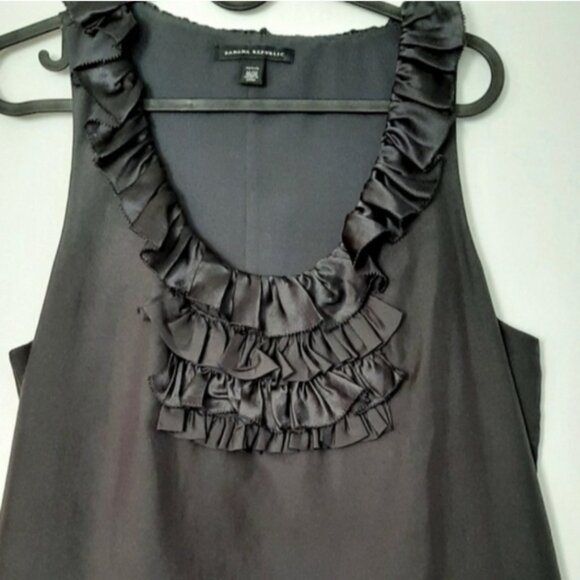 BANANA REPUBLIC 100% Silk Lightweight Shell Tank Top Scoop Neck Black Sz M P - Picture 2 of 14